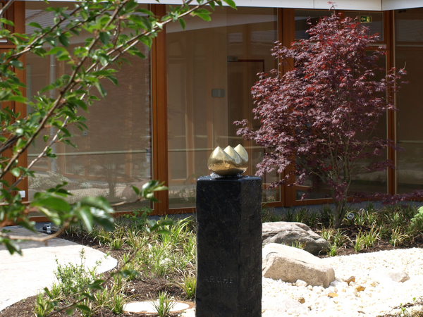 Stele im Hospizgarten - Diakonie Hospiz Volksdorf Stele im Hospizgarten - Diakonie Hospiz Volksdorf